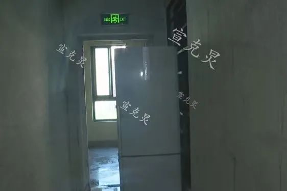 DƬ
